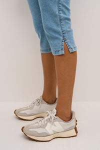 Vicky Capri Jeans - Light Blue