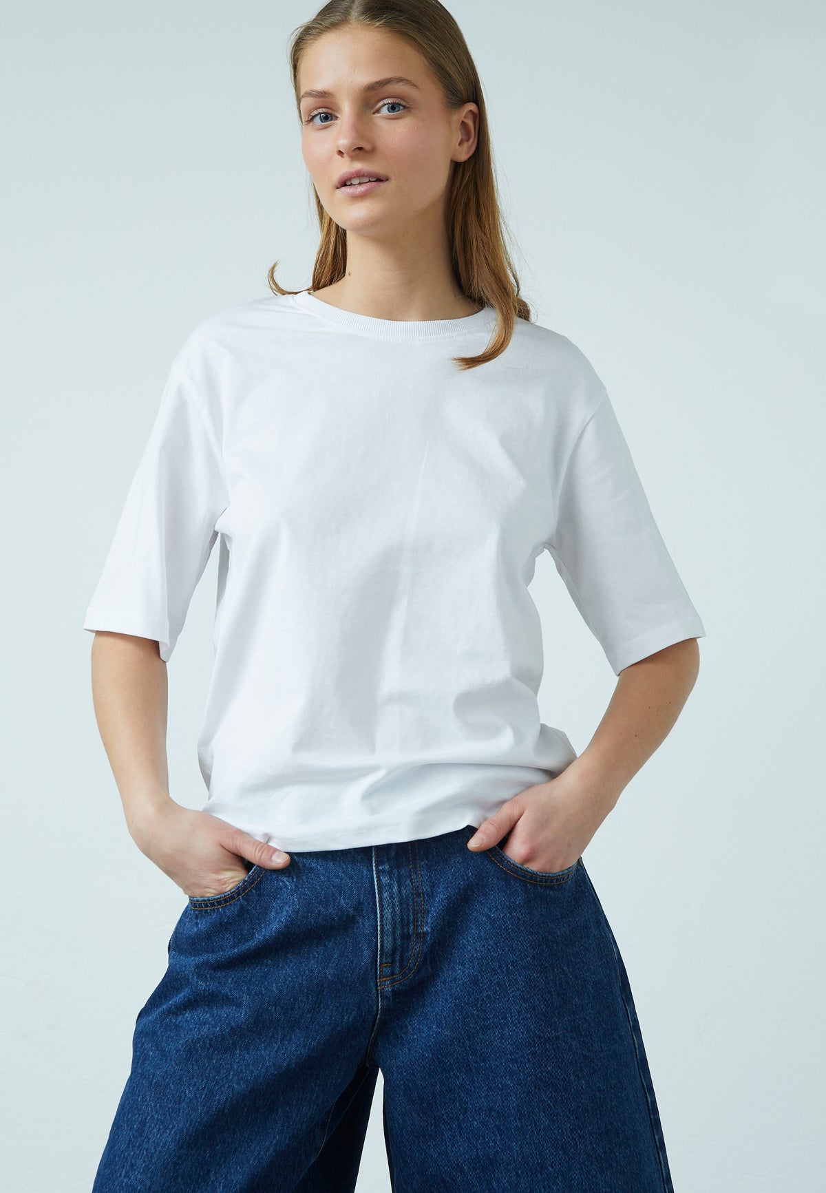 Heda Loose T-Shirt - White/Black