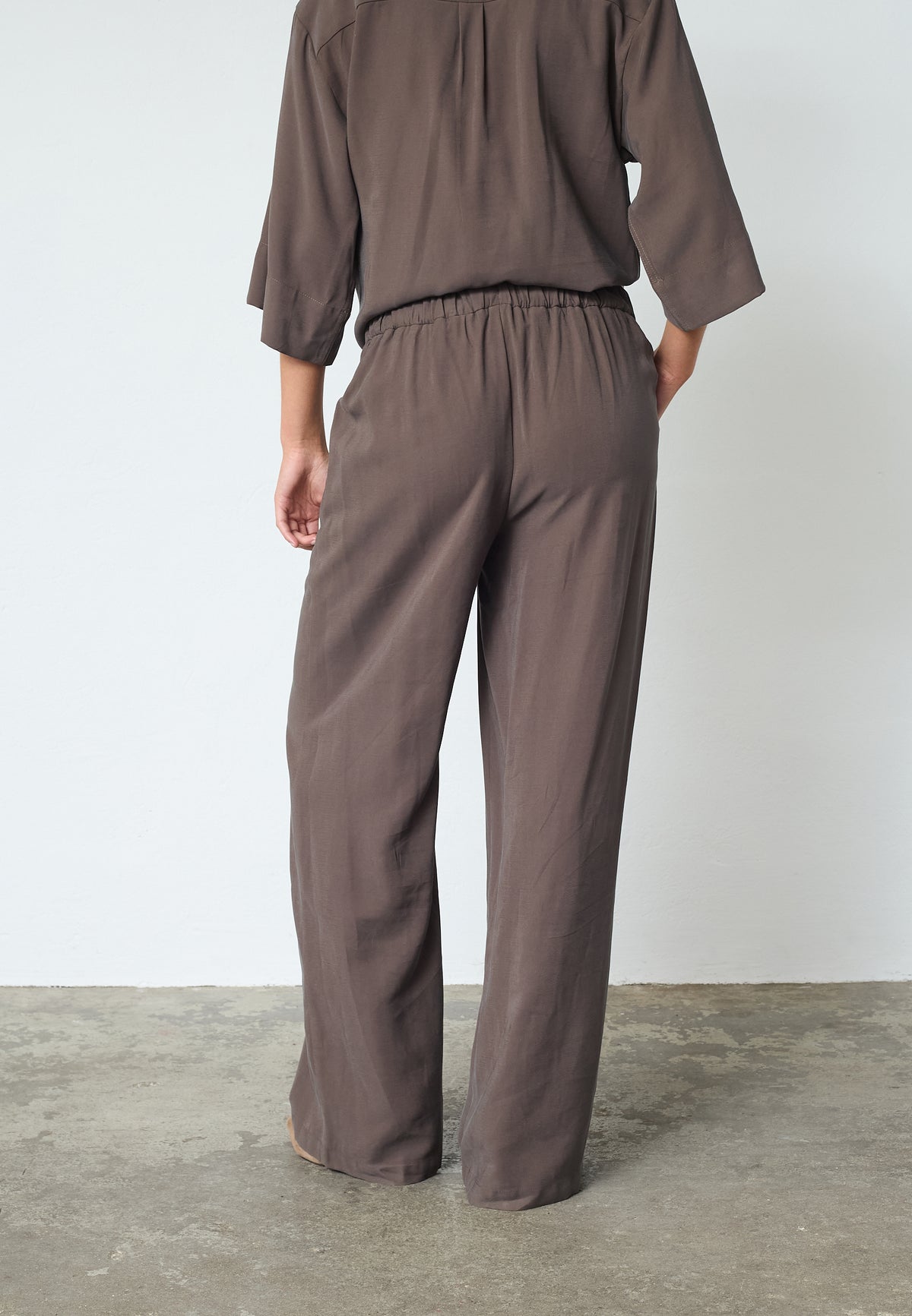 Verina Pant - Dark Earth