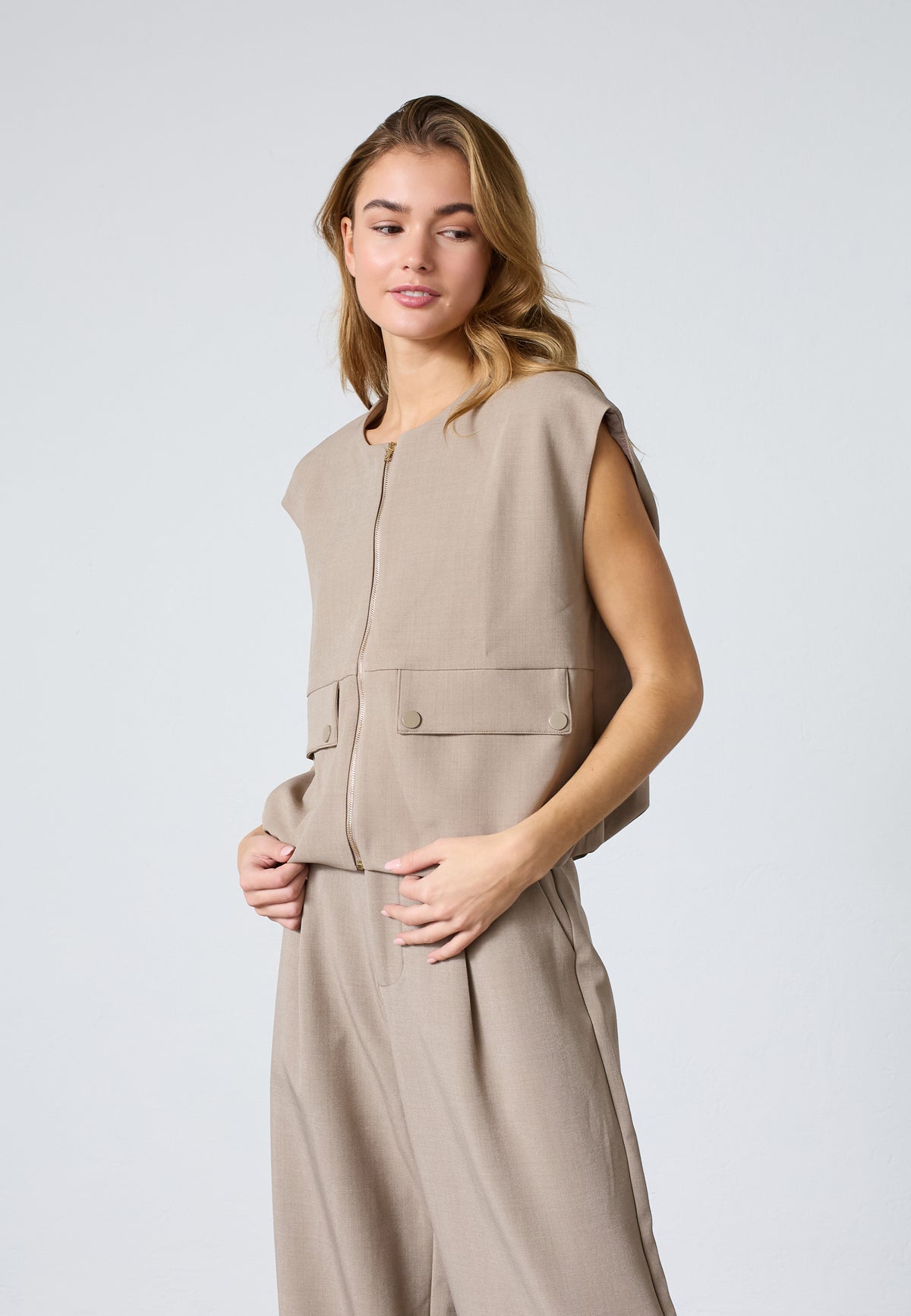 Garwin Vest - Sand