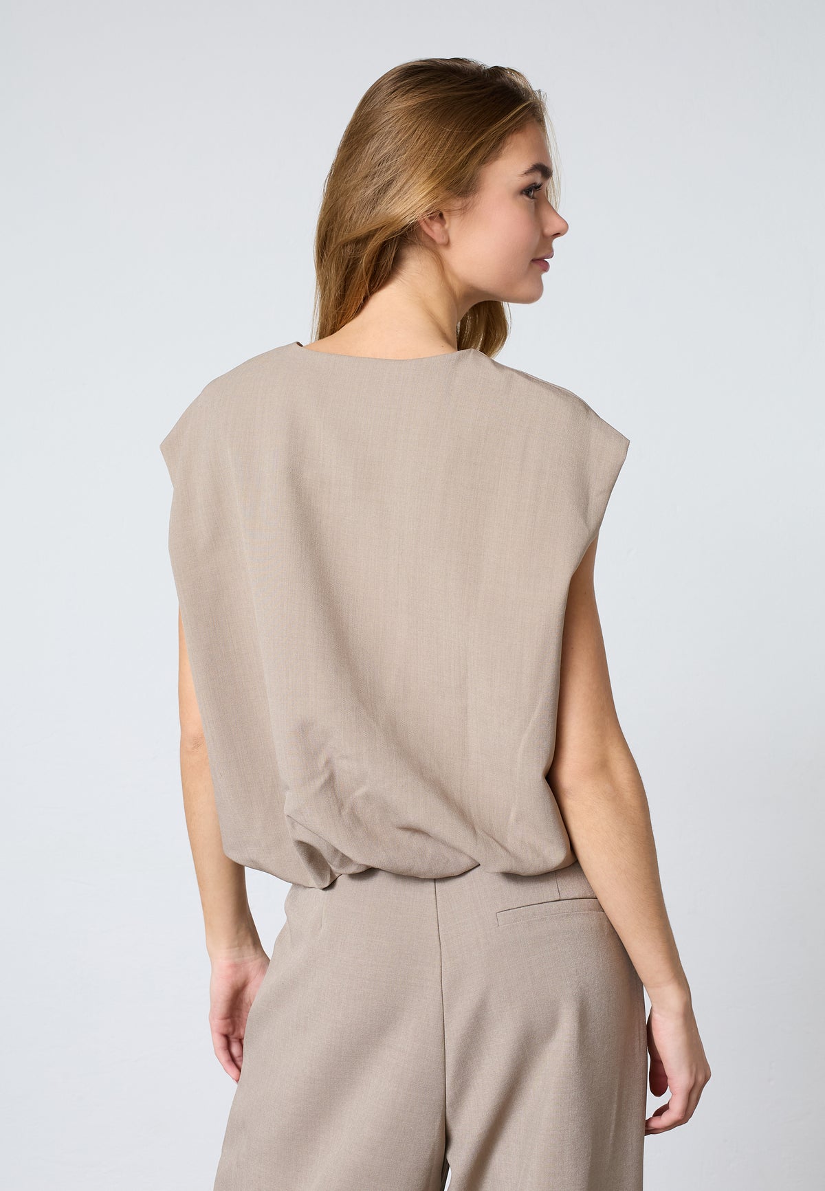 Garwin Vest - Sand