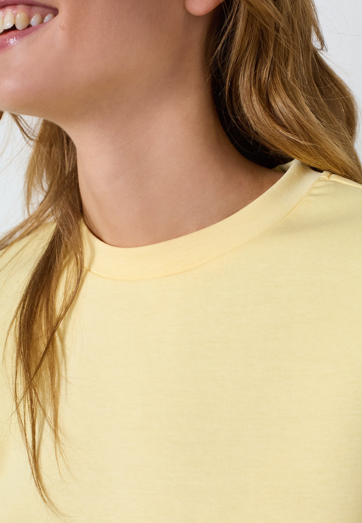 Veda T-Shirt - Straw