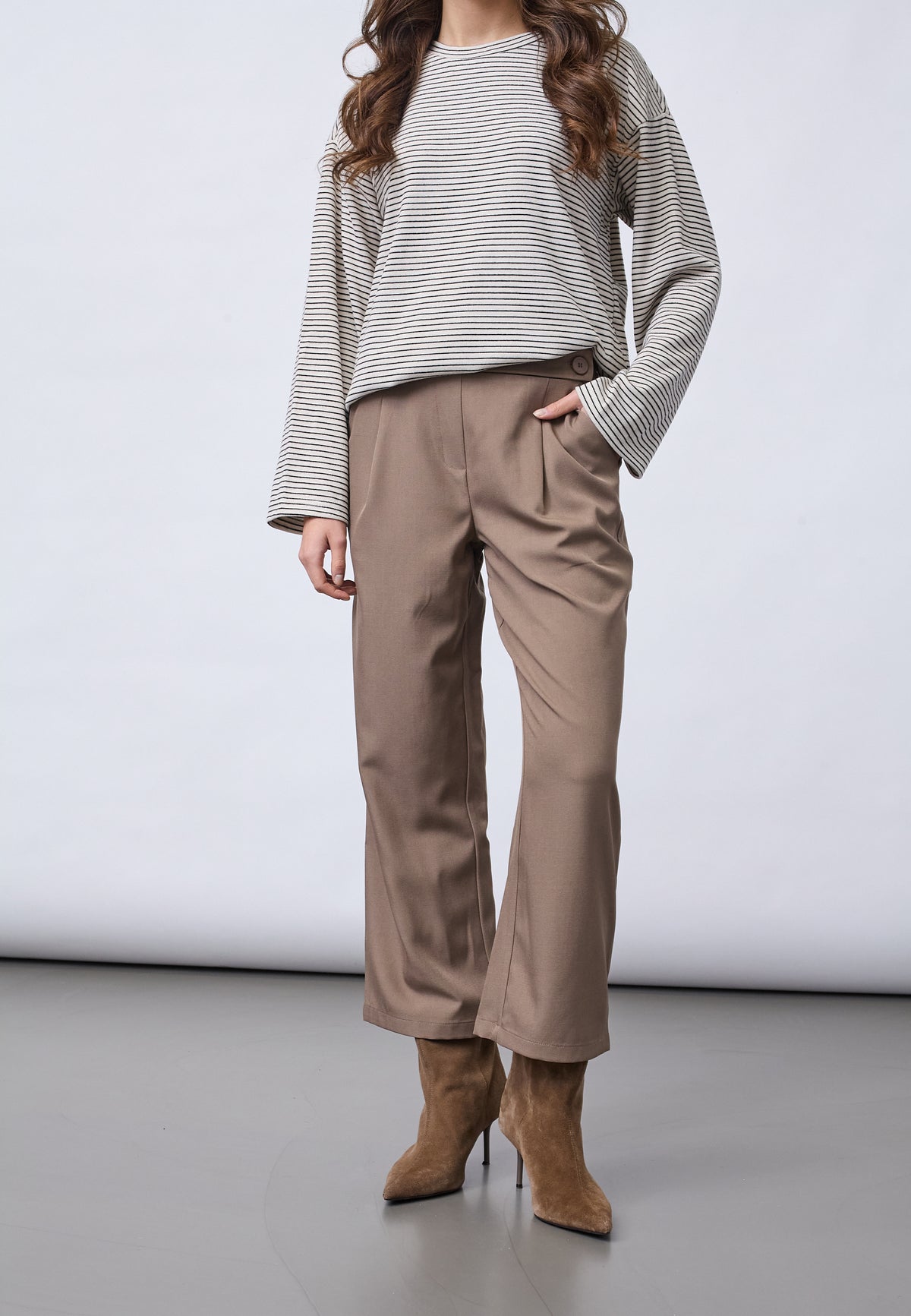 Viksa Cropped Pant - Dark Sand