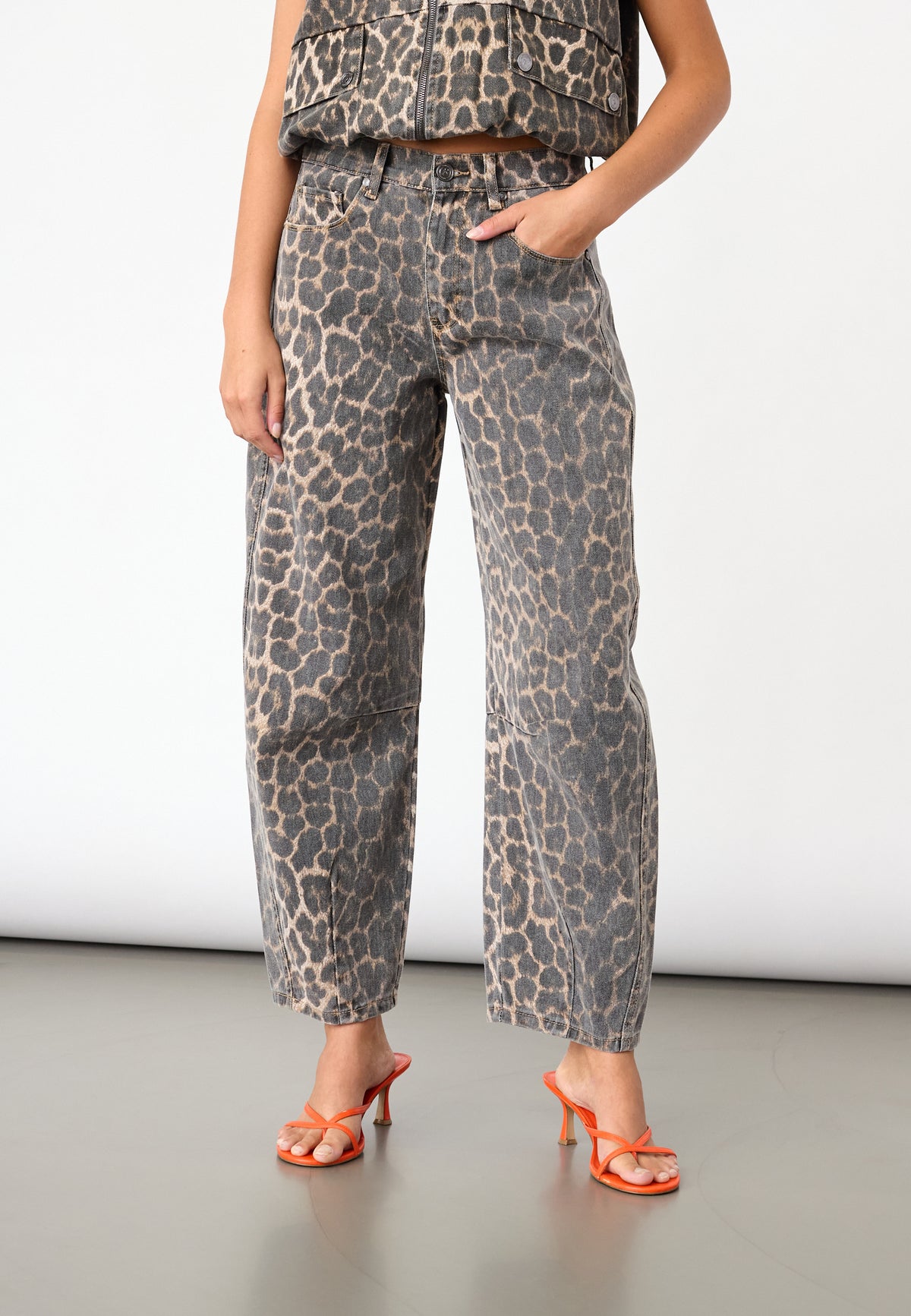 Fiora Barrel Jeans - Leo