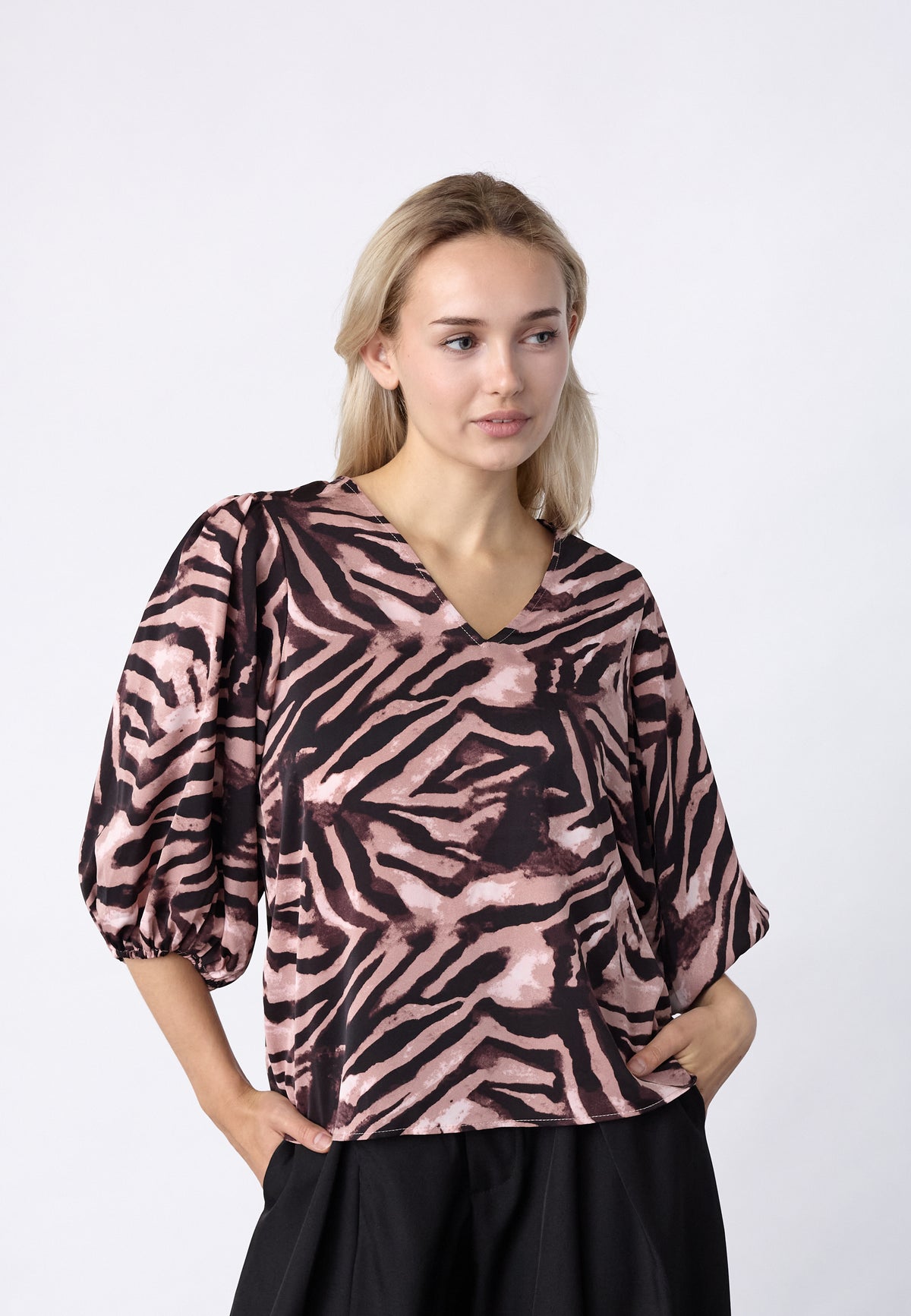 Ventia Blouse - Bordeaux/Zebra