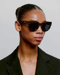 Lilly - Striped Horn/Black